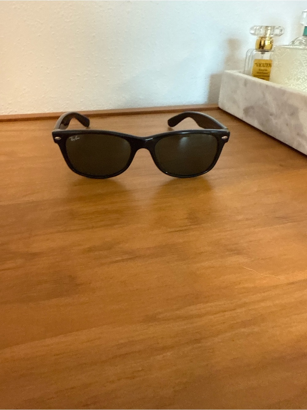 Ray-Ban New Wayfarer Classic Sunglasses - Black Frame with Green Lenses - Picture 4 of 7